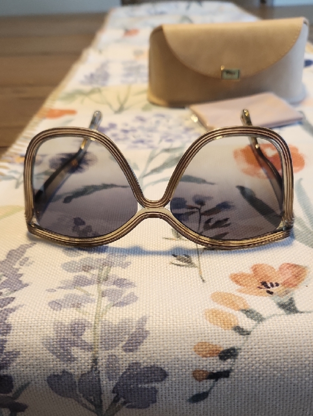 Chloé Beige Oversized Sunglasses with Gradient Gray Lenses - Picture 8 of 15